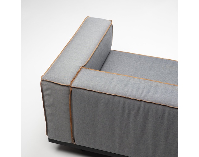 COMPLEX UNIVERSAL FURNITURE SUPPLY Heath Two Seat Sofa / Leatherの写真