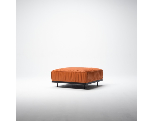 COMPLEX UNIVERSAL FURNITURE SUPPLY Heath Ottomanの写真