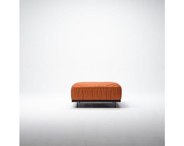 COMPLEX UNIVERSAL FURNITURE SUPPLY Heath Ottomanの写真