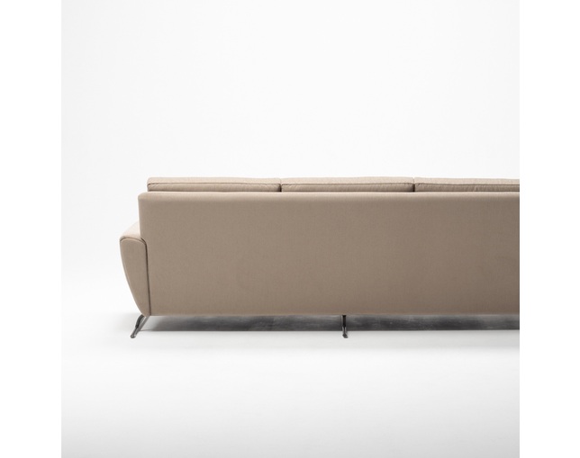COMPLEX UNIVERSAL FURNITURE SUPPLY Buffalo Three Seat Sofaの写真