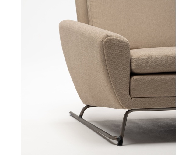 COMPLEX UNIVERSAL FURNITURE SUPPLY Buffalo Three Seat Sofaの写真