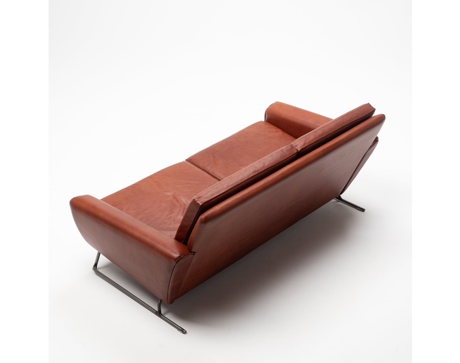 COMPLEX UNIVERSAL FURNITURE SUPPLY Buffalo Two Seat Sofaの写真