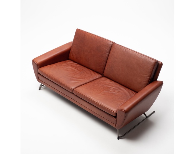 COMPLEX UNIVERSAL FURNITURE SUPPLY Buffalo Two Seat Sofaの写真