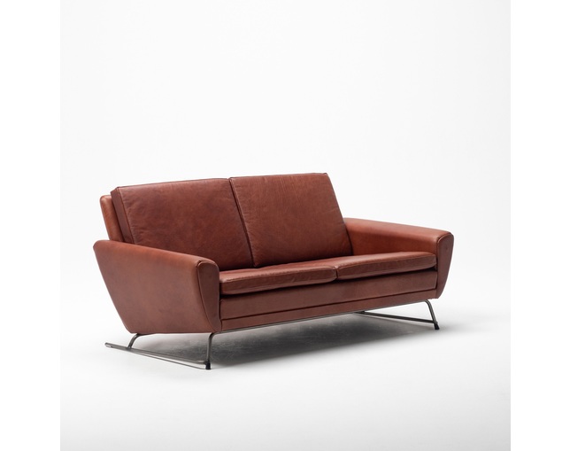 COMPLEX UNIVERSAL FURNITURE SUPPLY Buffalo Two Seat Sofaの写真