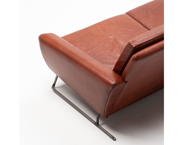 COMPLEX UNIVERSAL FURNITURE SUPPLY Buffalo Two Seat Sofaの写真