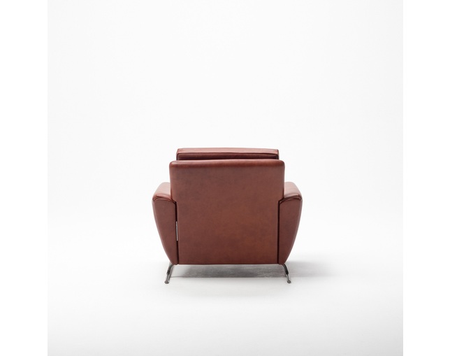 COMPLEX UNIVERSAL FURNITURE SUPPLY Buffalo Club Chairの写真