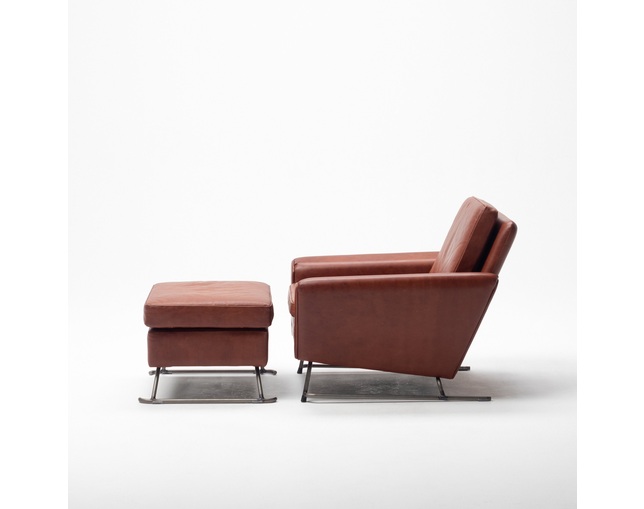 COMPLEX UNIVERSAL FURNITURE SUPPLY Buffalo Ottomanの写真