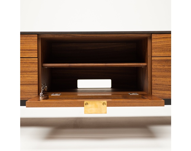 COMPLEX UNIVERSAL FURNITURE SUPPLY HORIZONTAL CREDENZAの写真