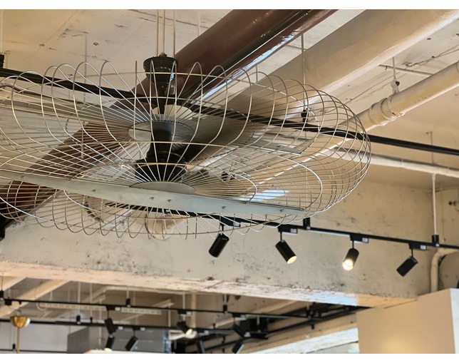 COMPLEX UNIVERSAL FURNITURE SUPPLY Industrial Heavyweight Ceiling Fanの写真