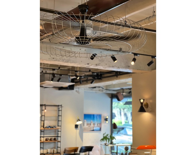COMPLEX UNIVERSAL FURNITURE SUPPLY Industrial Heavyweight Ceiling Fanの写真