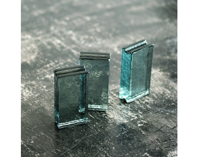 COMPLEX UNIVERSAL FURNITURE SUPPLY CRT recycled glassの写真