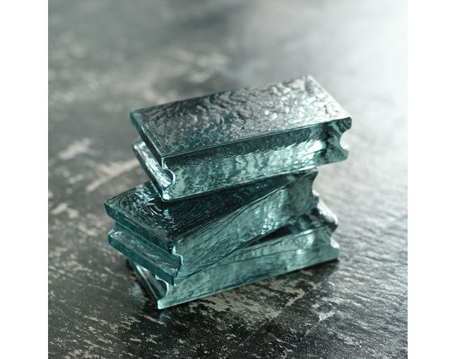 COMPLEX UNIVERSAL FURNITURE SUPPLY CRT recycled glassの写真