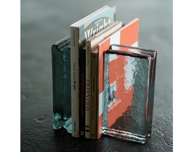 COMPLEX UNIVERSAL FURNITURE SUPPLY CRT recycled glassの写真