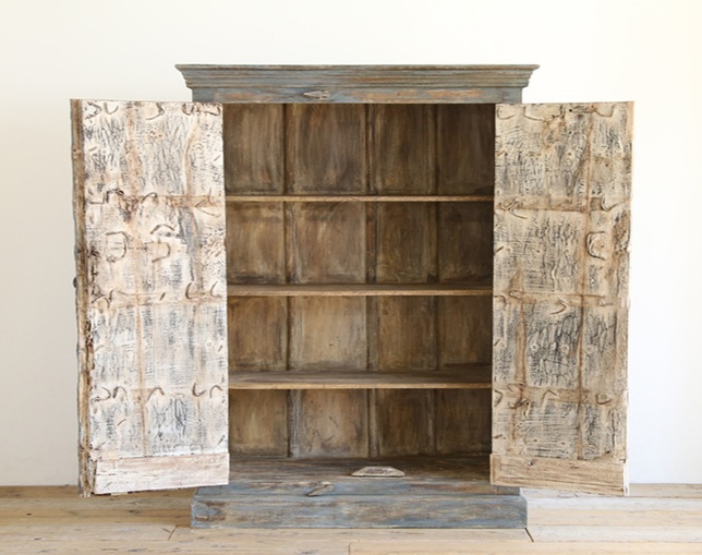SENSO d VITA Gujarat Cabinet Aの写真