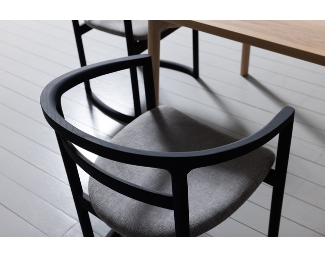 平田椅子製作所 NUANの写真