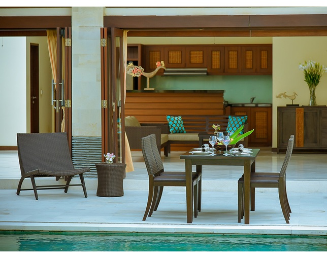 TUBAN Synthetic Rattan Round Side Tableの写真