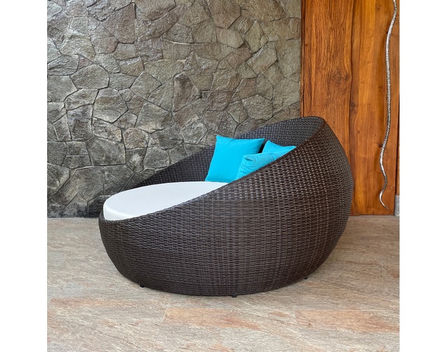TUBAN 【受注生産品】Synthetic Rattan Daybed Sofaの写真