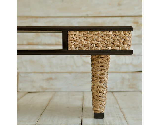 MITRA Water Hyacinth Modern Low Table の写真