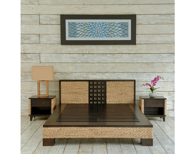 MITRA Water Hyacinth Night Table の写真