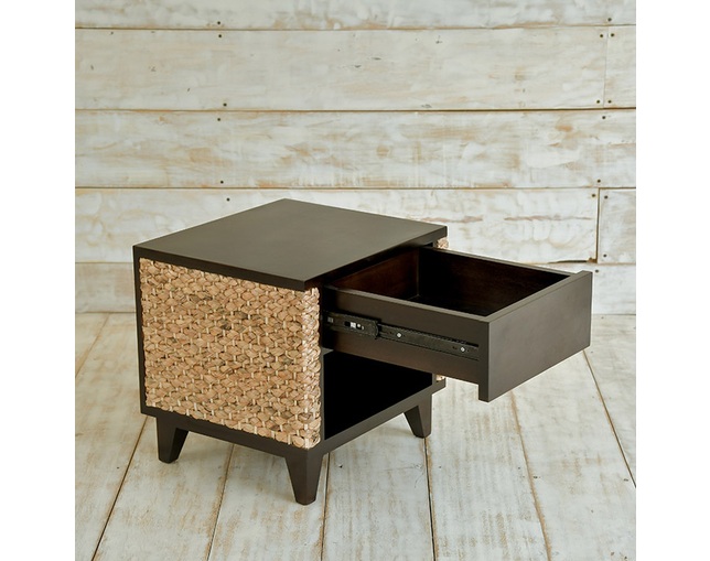 MITRA Water Hyacinth Night Table の写真