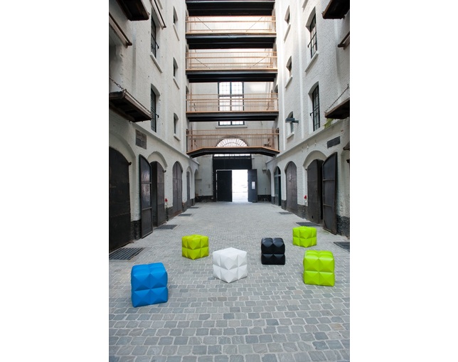 sixinch The bench Aの写真