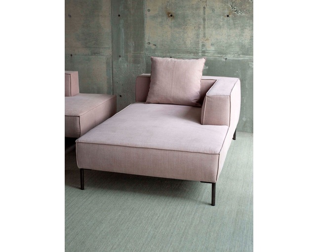 NOUS PROJECTS CETUS One-Arm Couchの写真