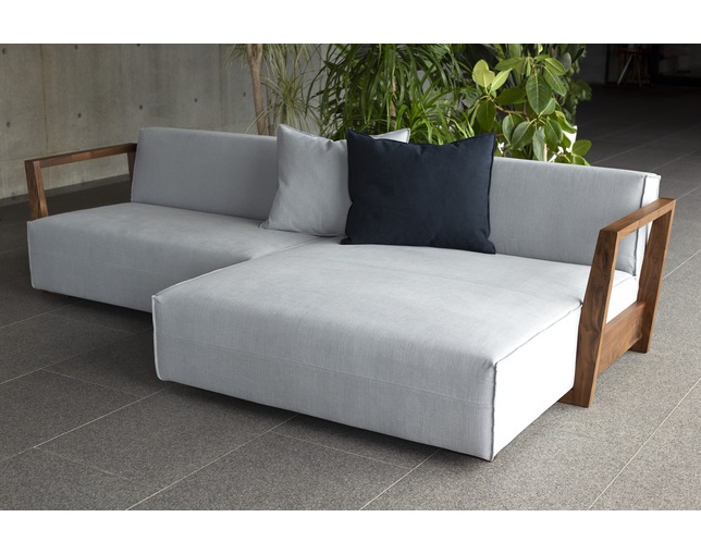 NOUS PROJECTS BARIS One-Arm Couchの写真