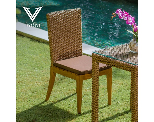 Valen Synthetic Hyacinth No Arm Chairの写真