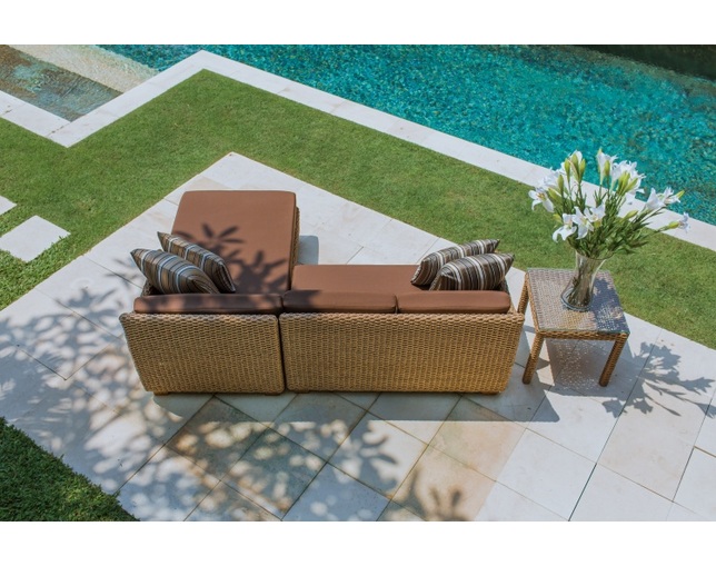 Valen Synthetic Hyacinth Square Side Tableの写真