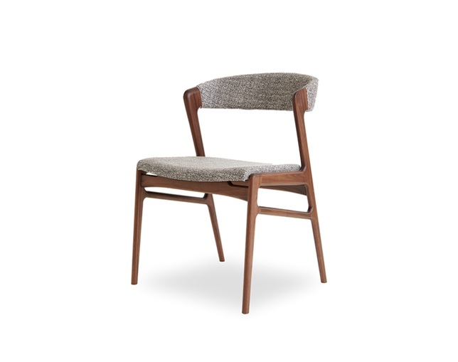 ROCKSTONE BOND chairの写真