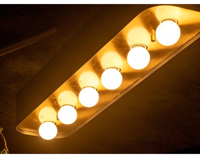 gram eight BURMILA 6灯シーリングライトの写真