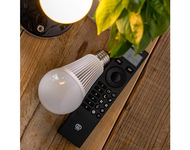 gram eight ルームスイッチ リモコン/アプリ操作 LED電球の写真