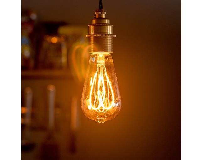 gram eight カーブ　エジソン　LEDデコレーション電球　E26の写真