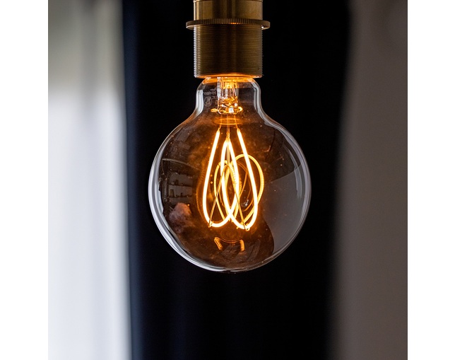 gram eight カーブ　ボール　LEDデコレーション電球　E26の写真