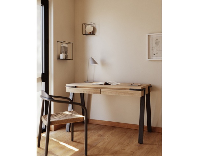 LaForma THINH デスクの写真