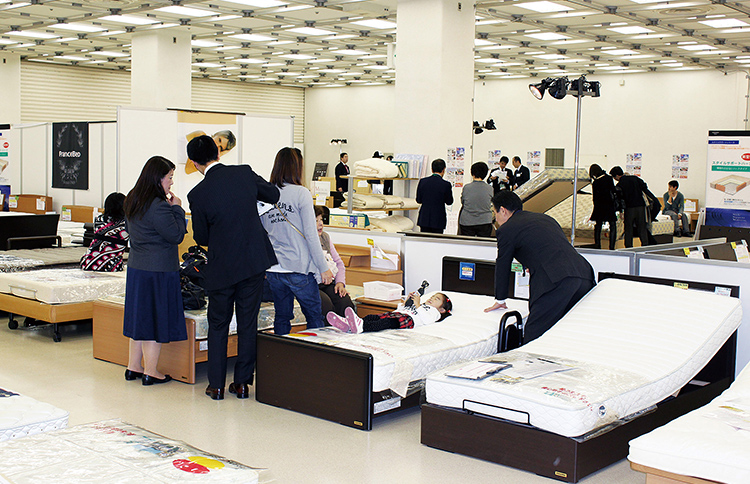 ベッド＆ソファの特別ご招待会 フランスベッド グランドロイヤルフェアのカルーセル画像1