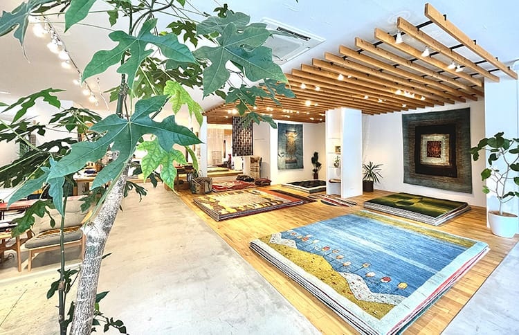 遊牧民の世界 ギャッベ･キリム･トライバル絨毯 展示即売会のカルーセル画像1