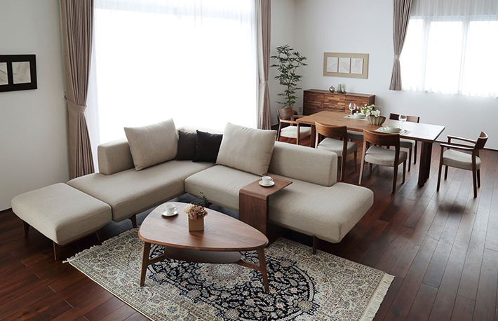 カリモク家具 お台場ショールーム「年に一度のリフレッシュクリアランス」9/8～10のカルーセル画像2