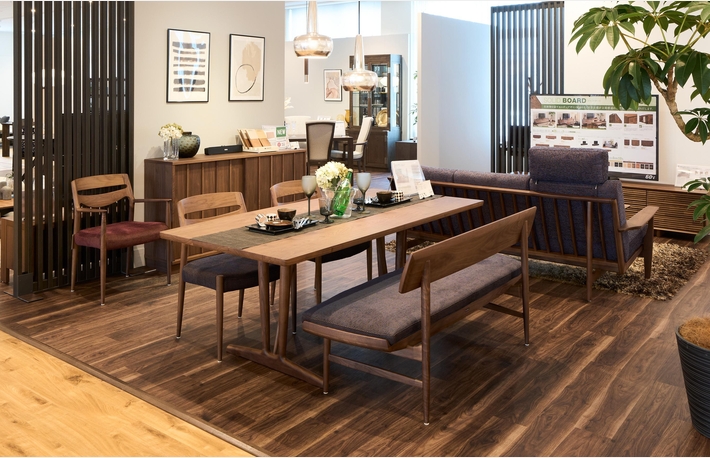 展示品 カリモク プレミアムオーダーウォールナット材ダイニングチェア　2脚セット 展示品 カリモク プレミアムオーダーウォールナット材ダイニングチェア