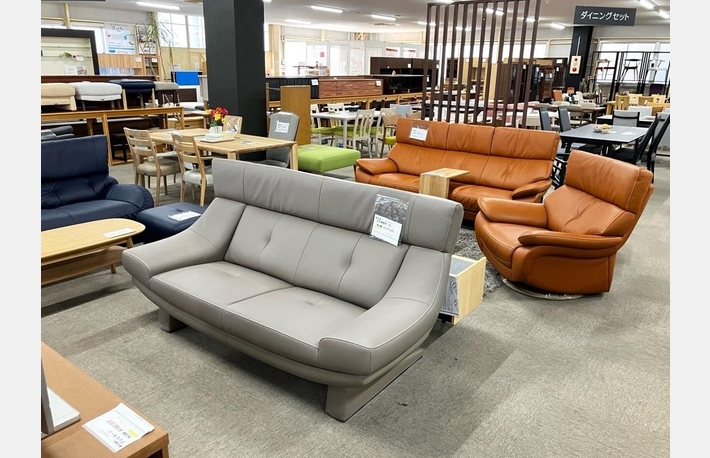 カリモク緒川アウトレット　「新生活に向けてのアウトレット家具フェア」1/30～2/3のカルーセル画像4