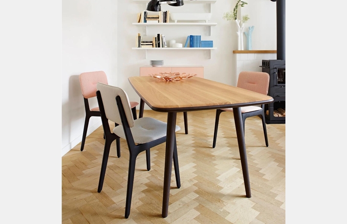 横浜のワールドポーターズ購入 ダイニングテーブル 横浜ワールド