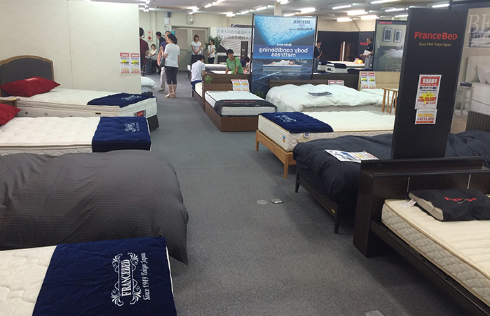 フランスベッド箕面倉庫「プレミアム決算フェア」3/20～22のカルーセル画像2