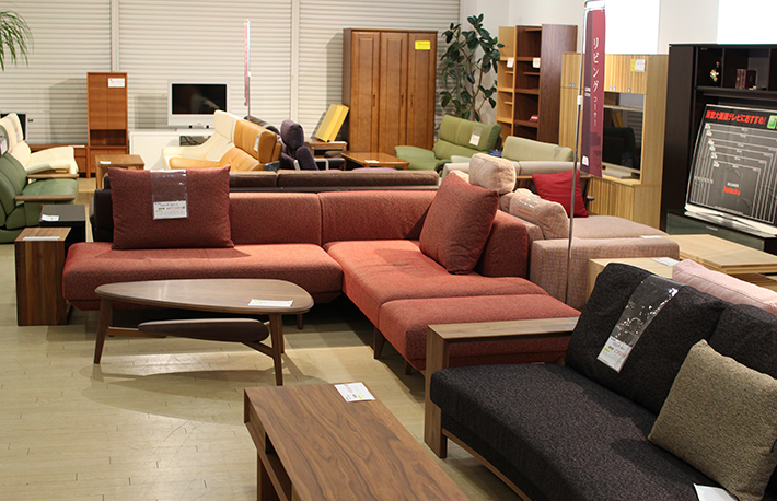 カリモク家具 茨木アウトレット「プレミアムフェア」4/11(土)～12(日)のカルーセル画像4