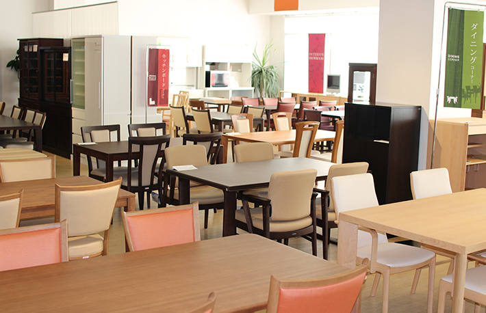 カリモク家具 茨木アウトレット「プレミアムフェア」4/11(土)～12(日)のカルーセル画像6